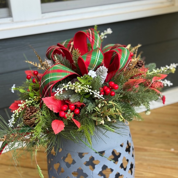 Versatile Red and Green Holiday Decor - Picture 7 of 10